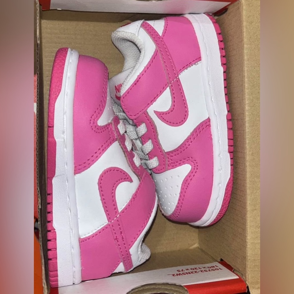 Nike Kids Sneakers in Pink and White